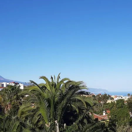 Homestay Con Balcon Y Banos Privados. *